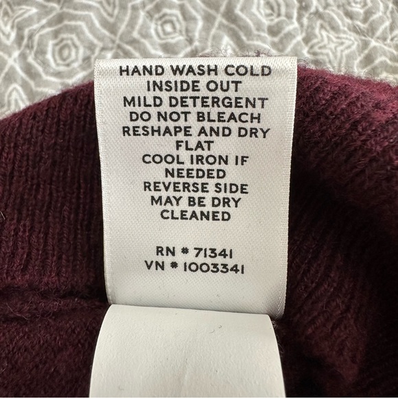 L.L. Bean Signature Cashmere Burgundy Batwing Sweater Poncho Size XS/S - Picture 10 of 10